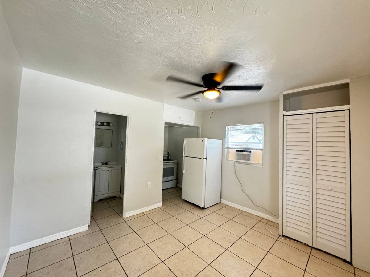 Apartment for rent at Palmetto 5, 1003 3rd St W, Bradenton, FL 34205