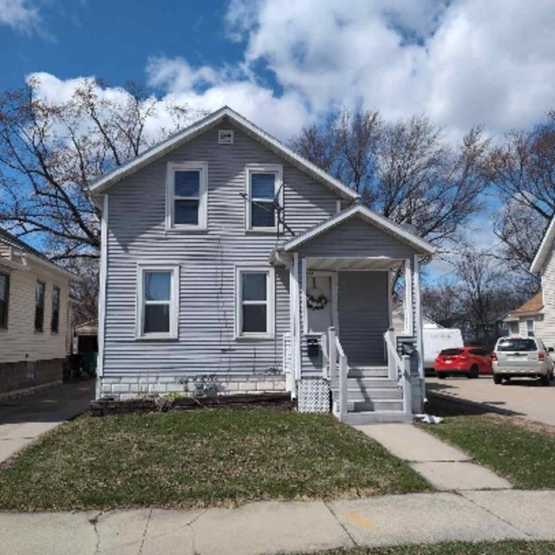 Apartment for rent at 334 S Van Buren St, Upper Unit, Green Bay, WI 54301