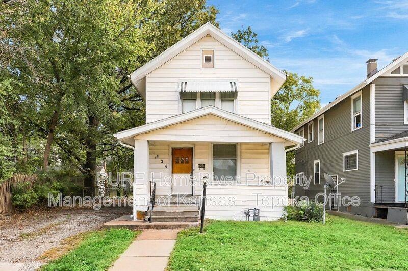 House for rent at 1528 SW Central Park Ave, Topeka, KS 66604