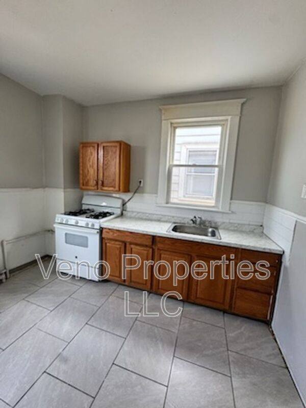 Apartment for rent at 13 Southern Blvd #2, Albany, NY 12209