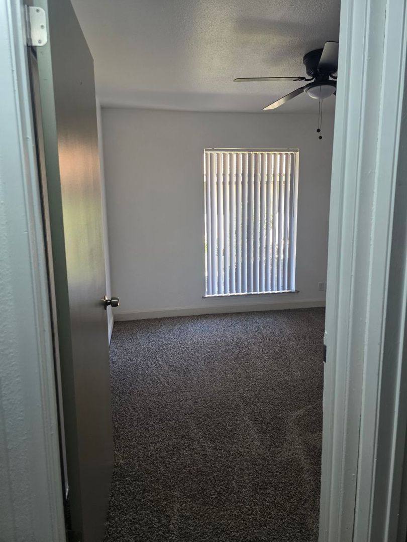 Apartment for rent at 2910-20 E Huntington, Fresno, CA 93721