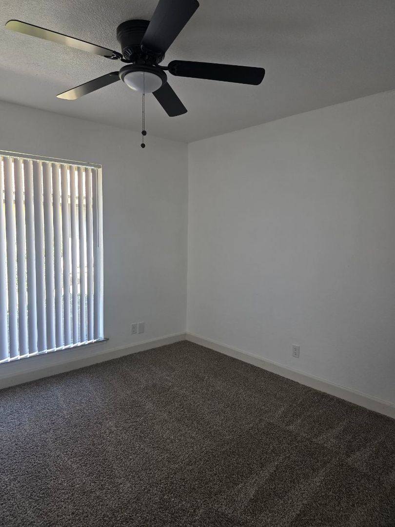 Apartment for rent at 2910-20 E Huntington, Fresno, CA 93721