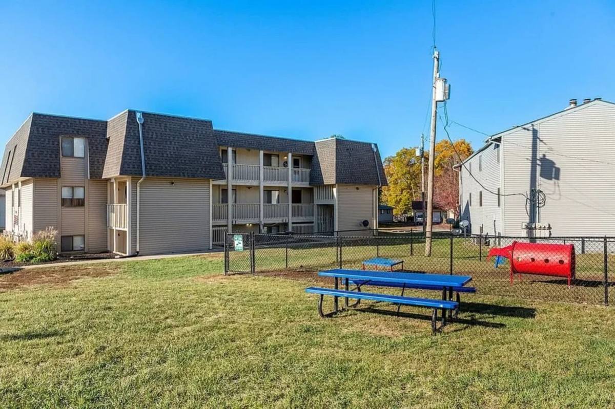 Hillsdale, 1618 SW Chelsea Dr, Topeka, KS 66604 - Apartment for Rent - Image 3