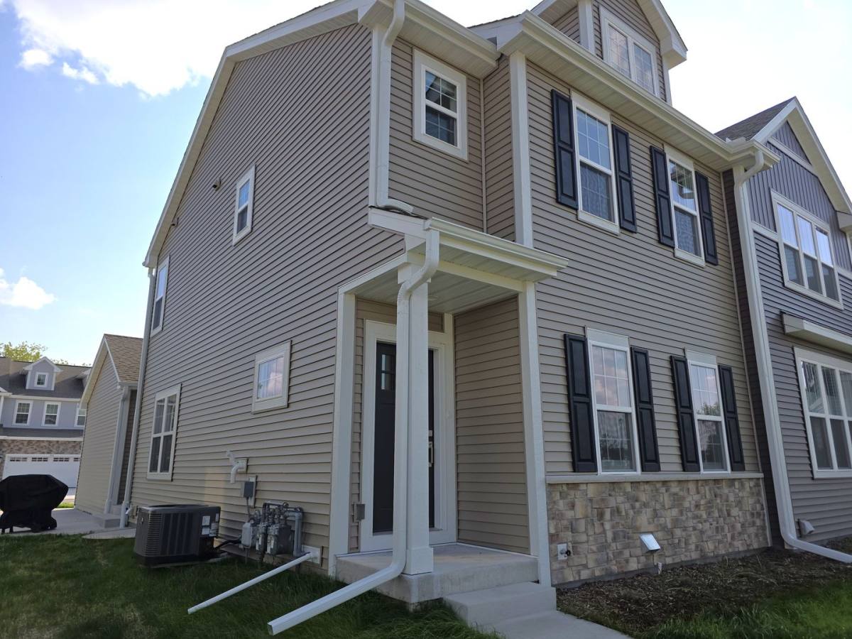 Townhouse for rent at 1472 Olde Highlander Dr, Oconomowoc, WI 53066