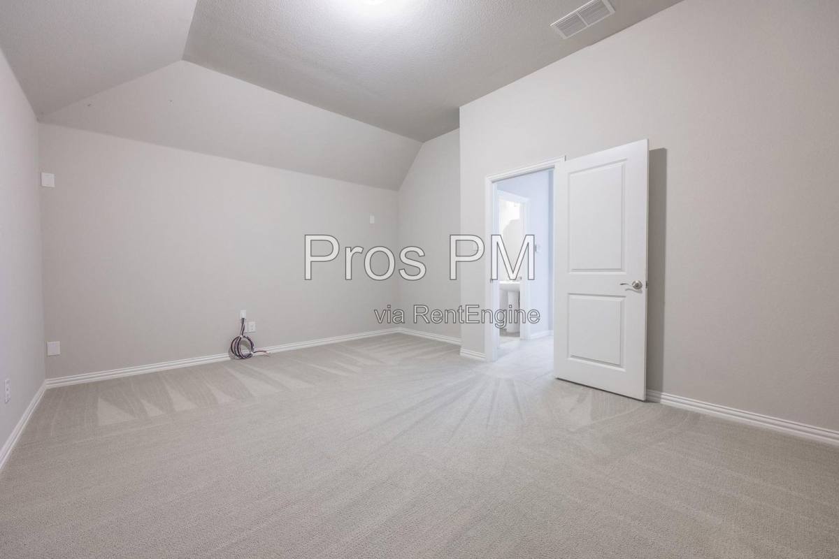 House for rent at 1017 Wimberly Lane, Argyle, TX 76226