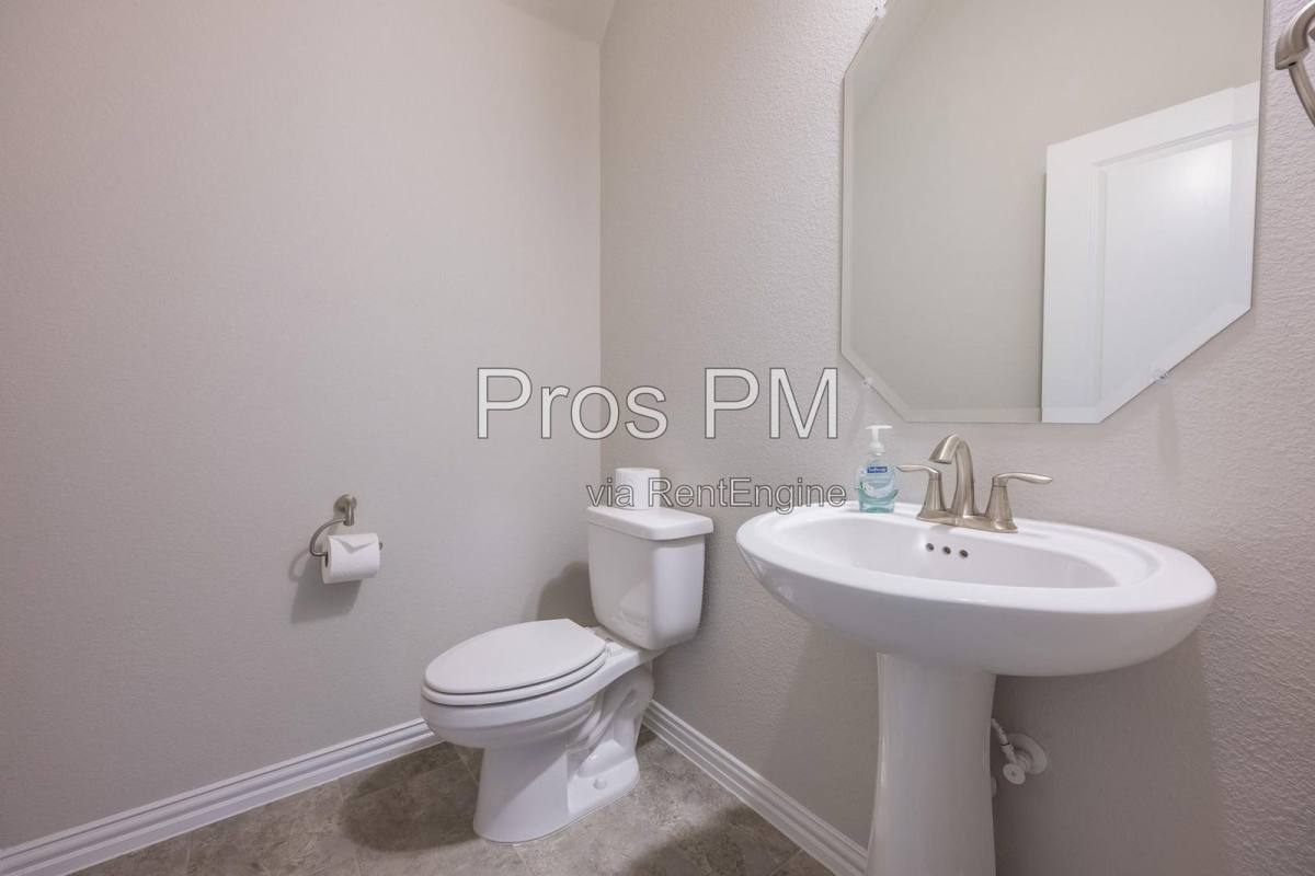 House for rent at 1017 Wimberly Lane, Argyle, TX 76226