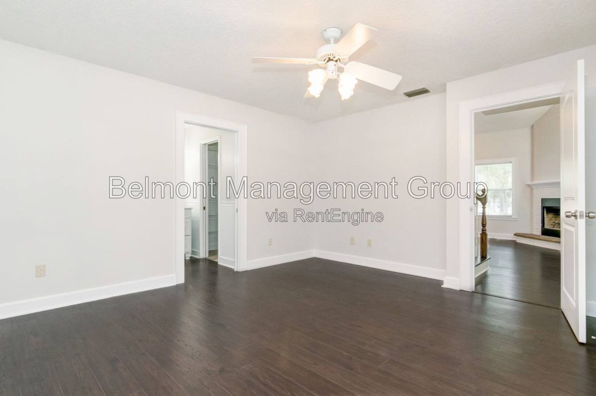 Apartment for rent at 933 Lake Elsie Dr, Tavares, FL 32778