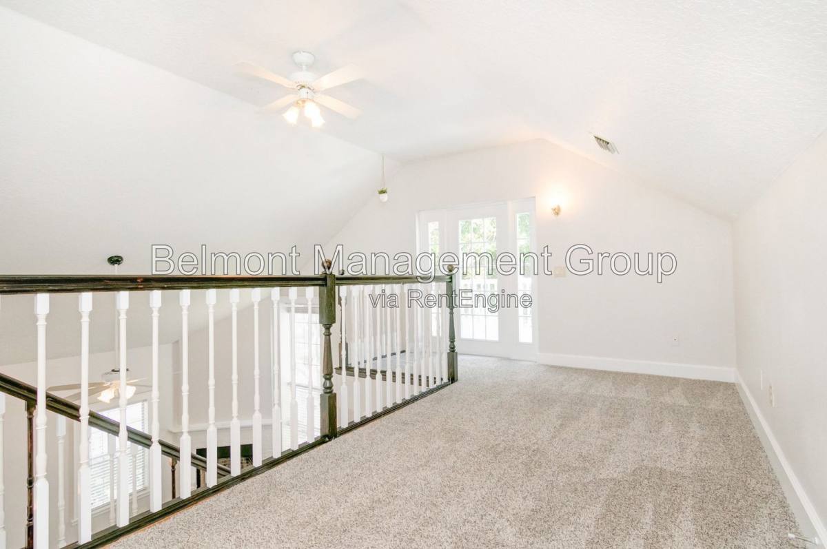 Apartment for rent at 933 Lake Elsie Dr, Tavares, FL 32778
