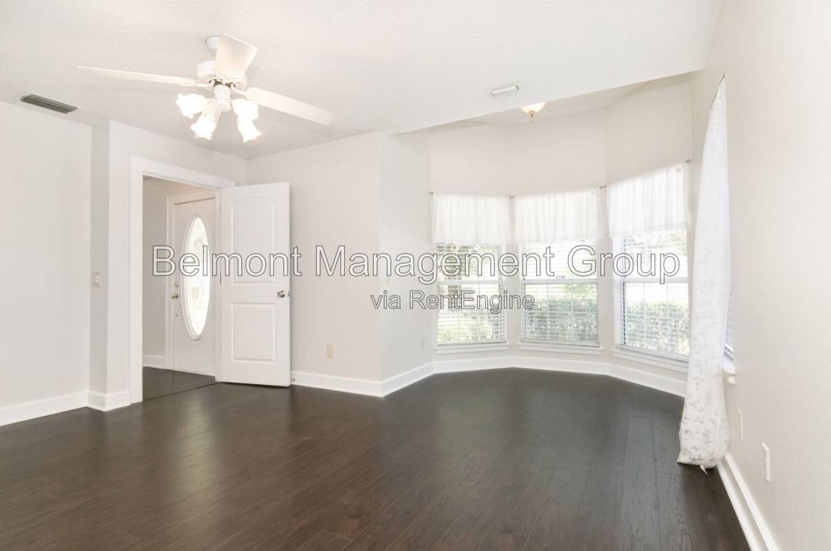Apartment for rent at 933 Lake Elsie Dr, Tavares, FL 32778