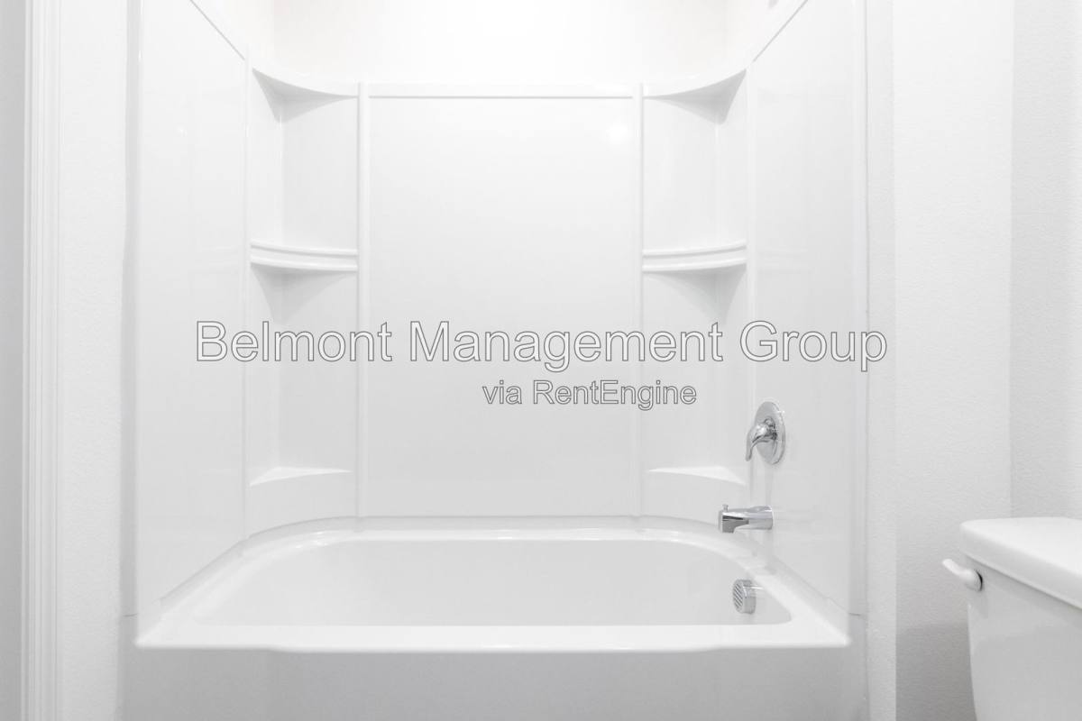 Townhouse for rent at 1589 Wynford Circle, Tavares, FL 32778