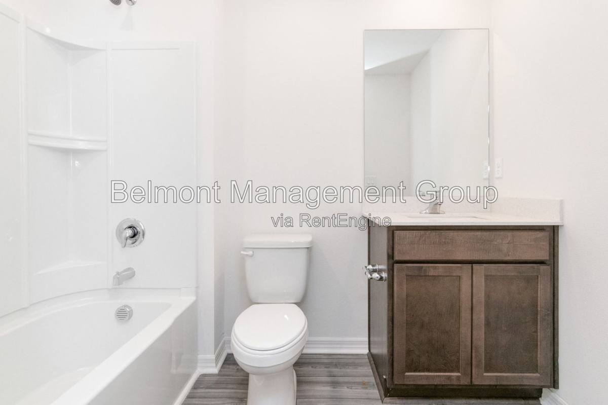 Townhouse for rent at 1589 Wynford Circle, Tavares, FL 32778