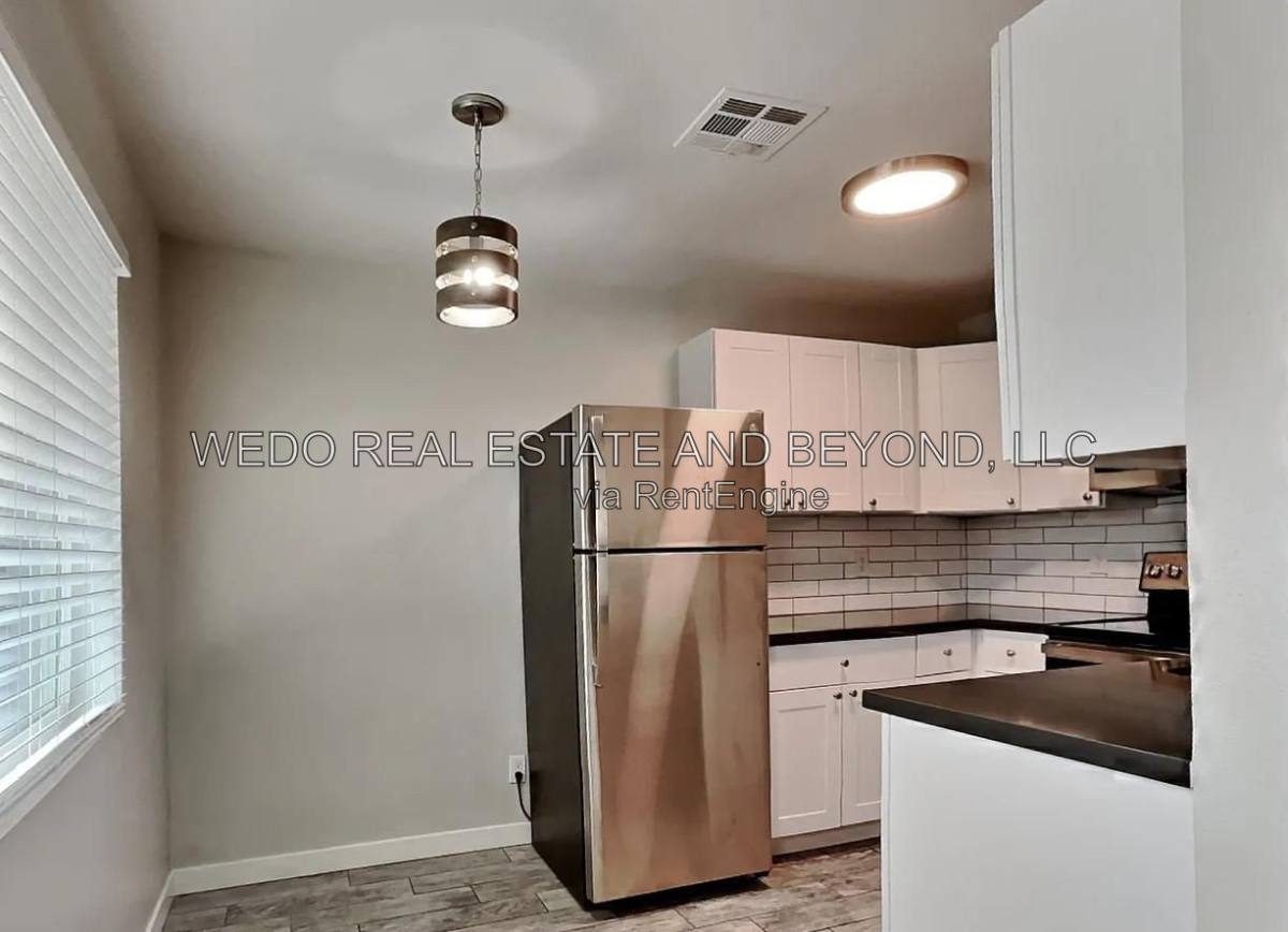 Apartment for rent at 1302 E Vista Ave #2, Phoenix, AZ 85020