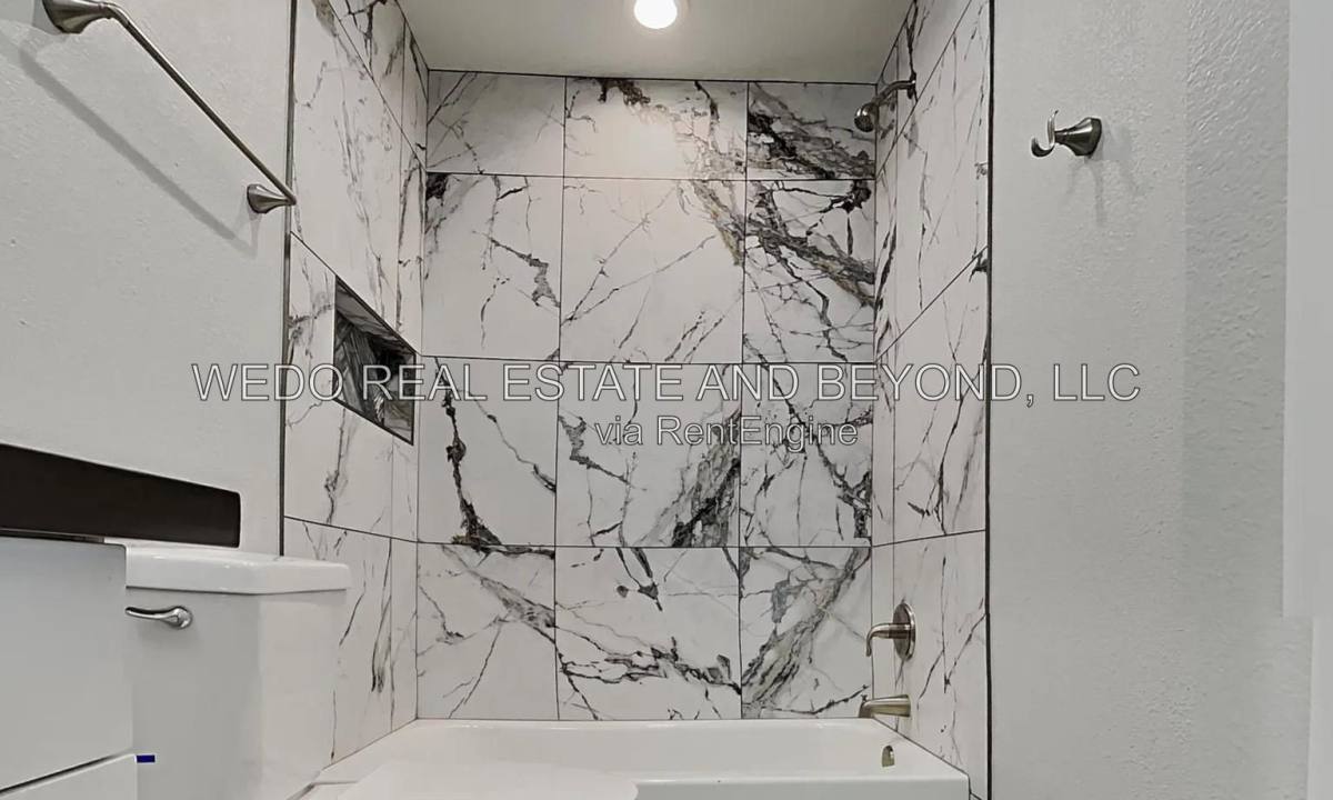 Apartment for rent at 1302 E Vista Ave #2, Phoenix, AZ 85020