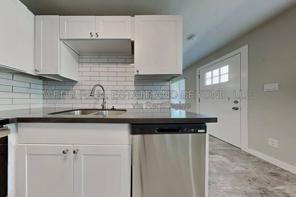 Apartment for rent at 1302 E Vista Ave #2, Phoenix, AZ 85020