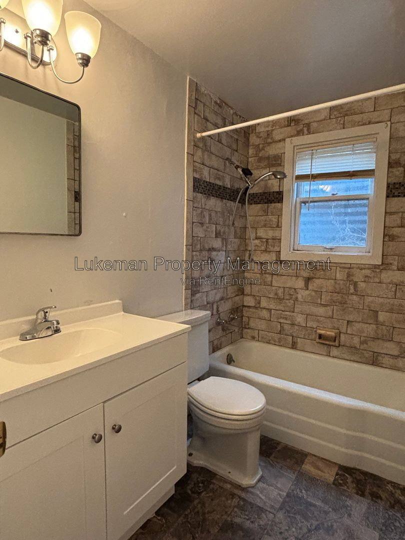 Apartment for rent at 114 Espanola Ave #6, Kalamazoo, MI 49004