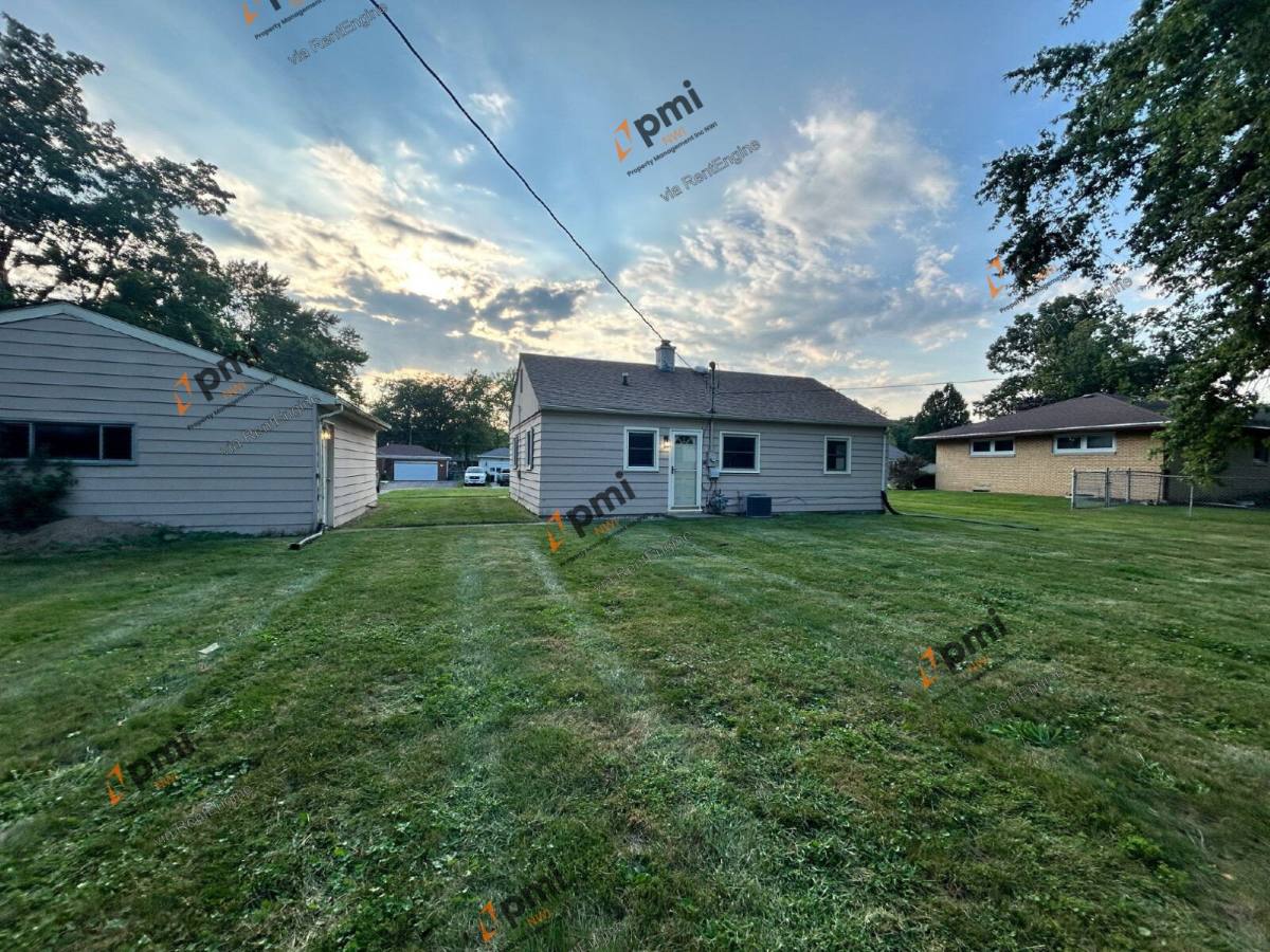 House for rent at 1708 Napoleon St, Valparaiso, IN 46383