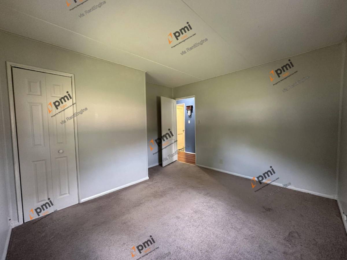 House for rent at 1708 Napoleon St, Valparaiso, IN 46383