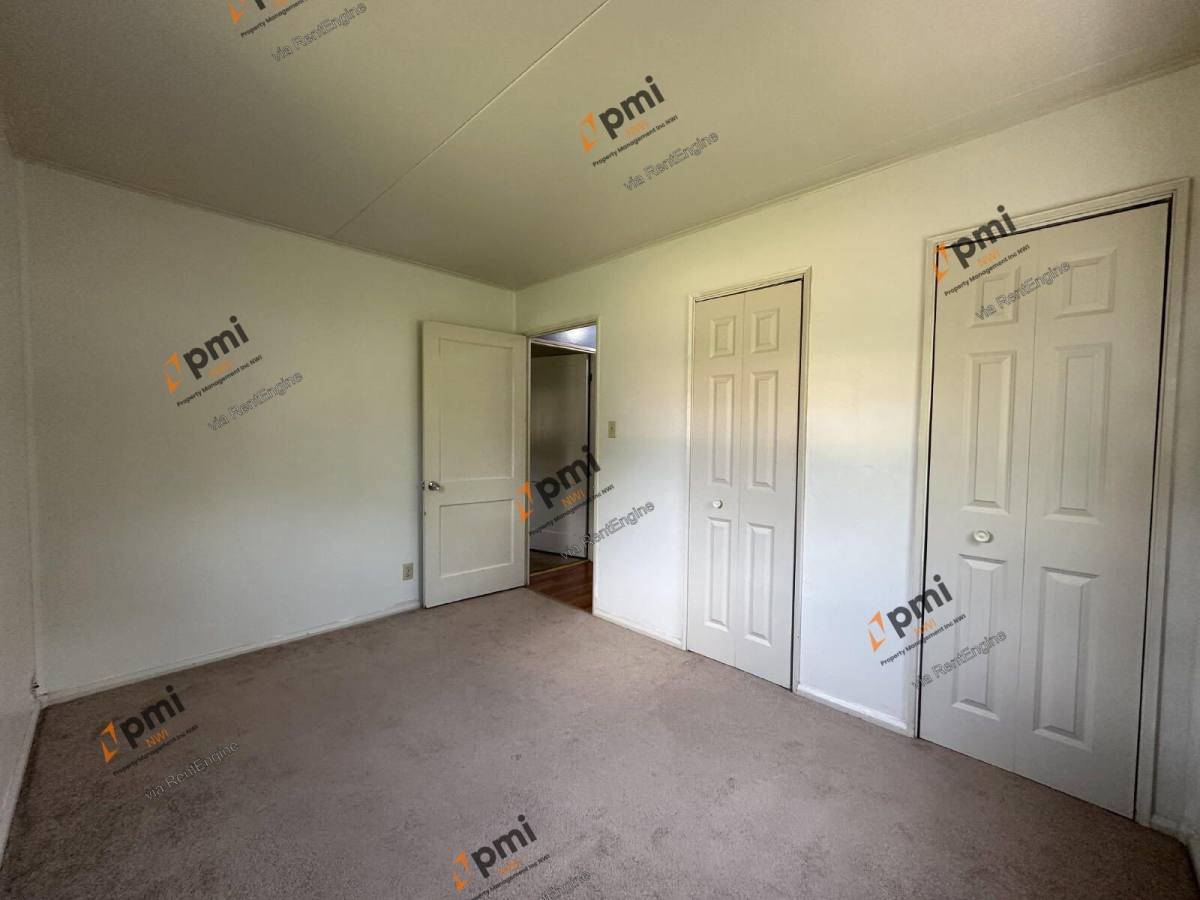 House for rent at 1708 Napoleon St, Valparaiso, IN 46383
