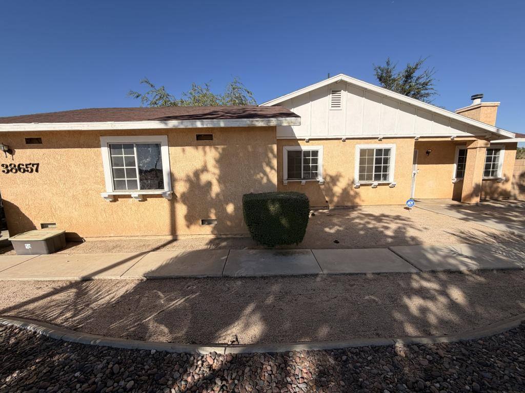 House for rent at 38657 25th St E, Palmdale, CA 93551