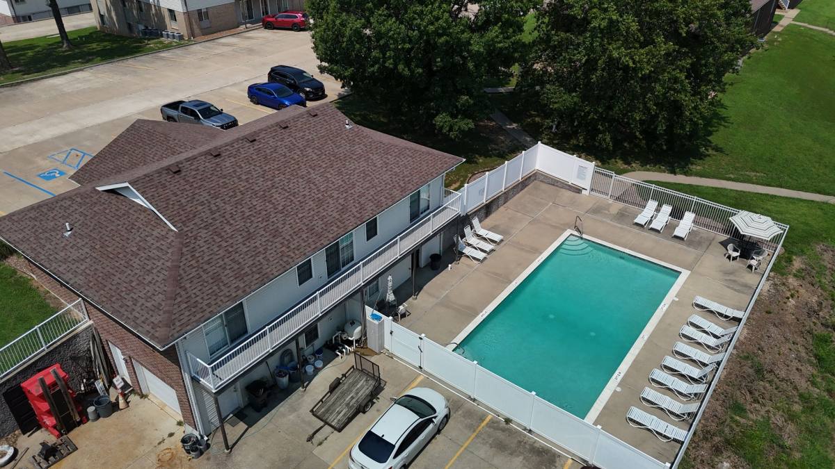 Apartment for rent at 827 SW Blvd, Jefferson City, MO 65109
