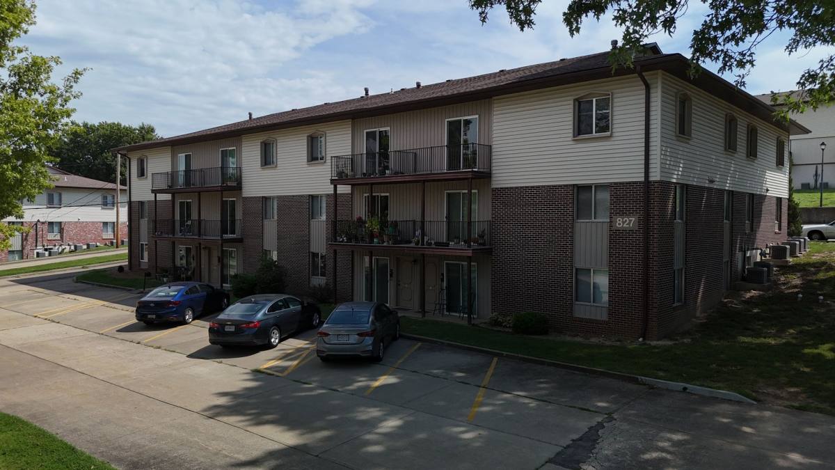 Apartment for rent at 827 SW Blvd, Jefferson City, MO 65109
