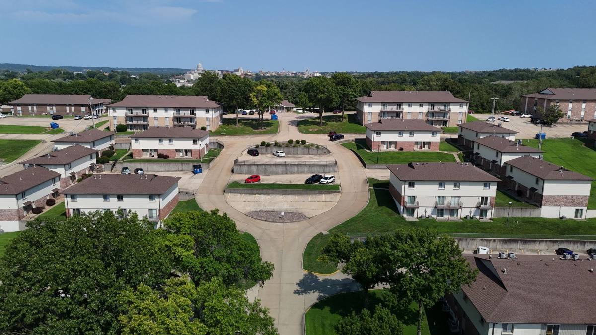 Apartment for rent at 827 SW Blvd, Jefferson City, MO 65109