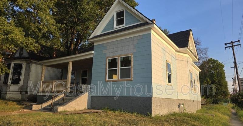 Apartment for rent at 1413 Court Ave, Memphis, TN 38104
