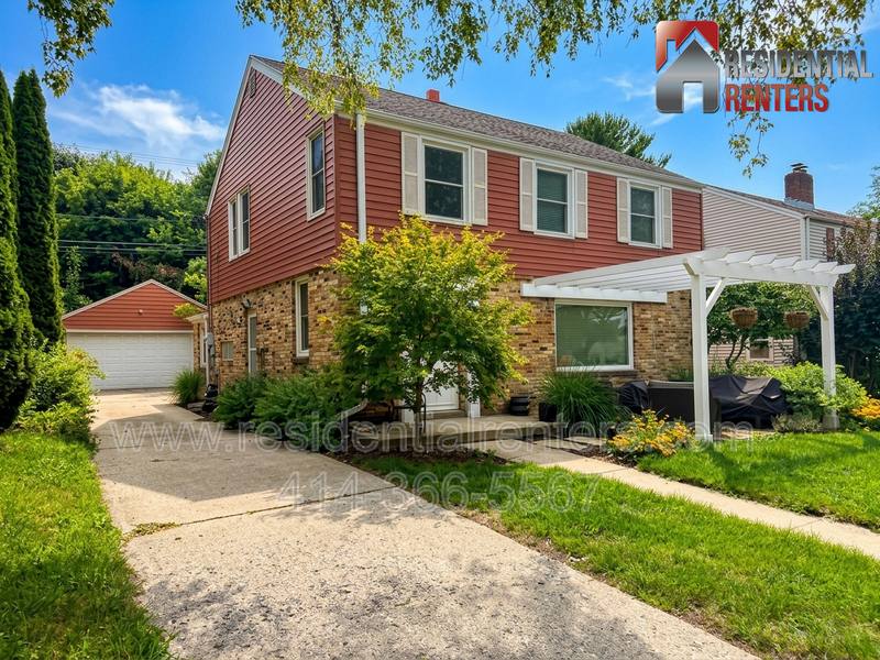 House for rent at 2913 E Rhode Island Ave, Milwaukee, WI 53207