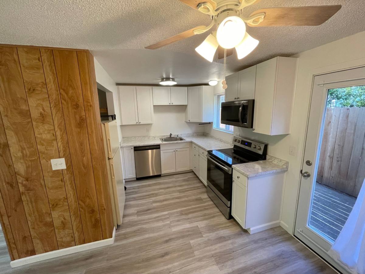 Townhouse for rent at 2021 Thompson Ave, Vancouver, WA 98660