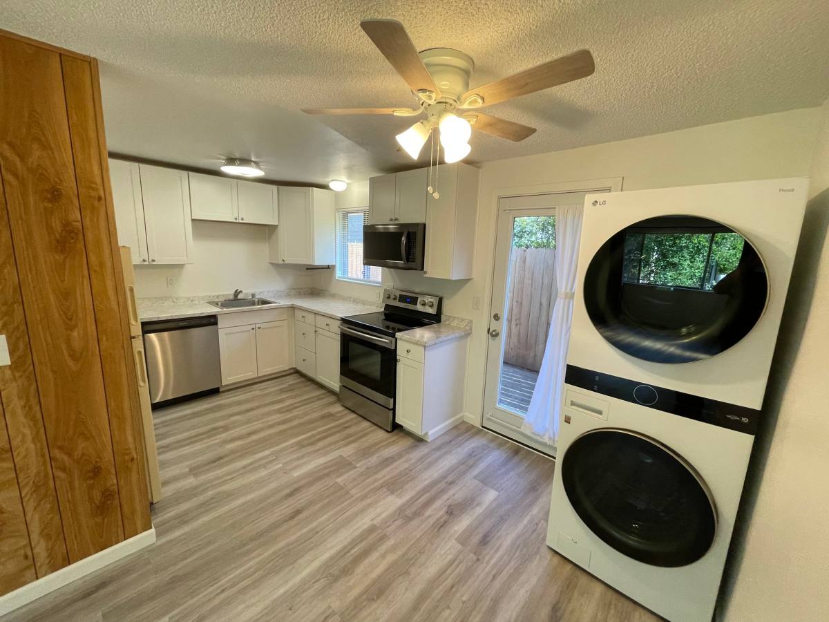 Townhouse for rent at 2021 Thompson Ave, Vancouver, WA 98660