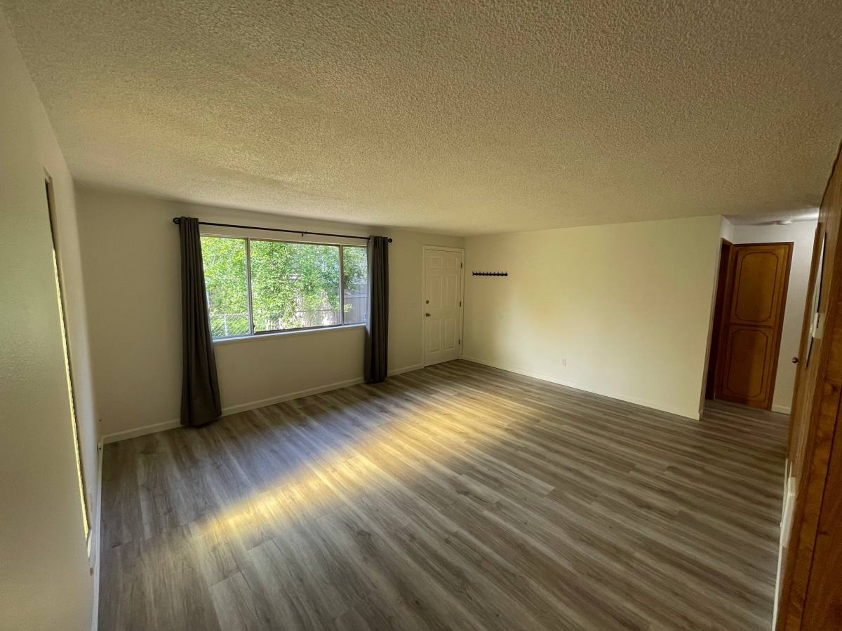 Townhouse for rent at 2021 Thompson Ave, Vancouver, WA 98660