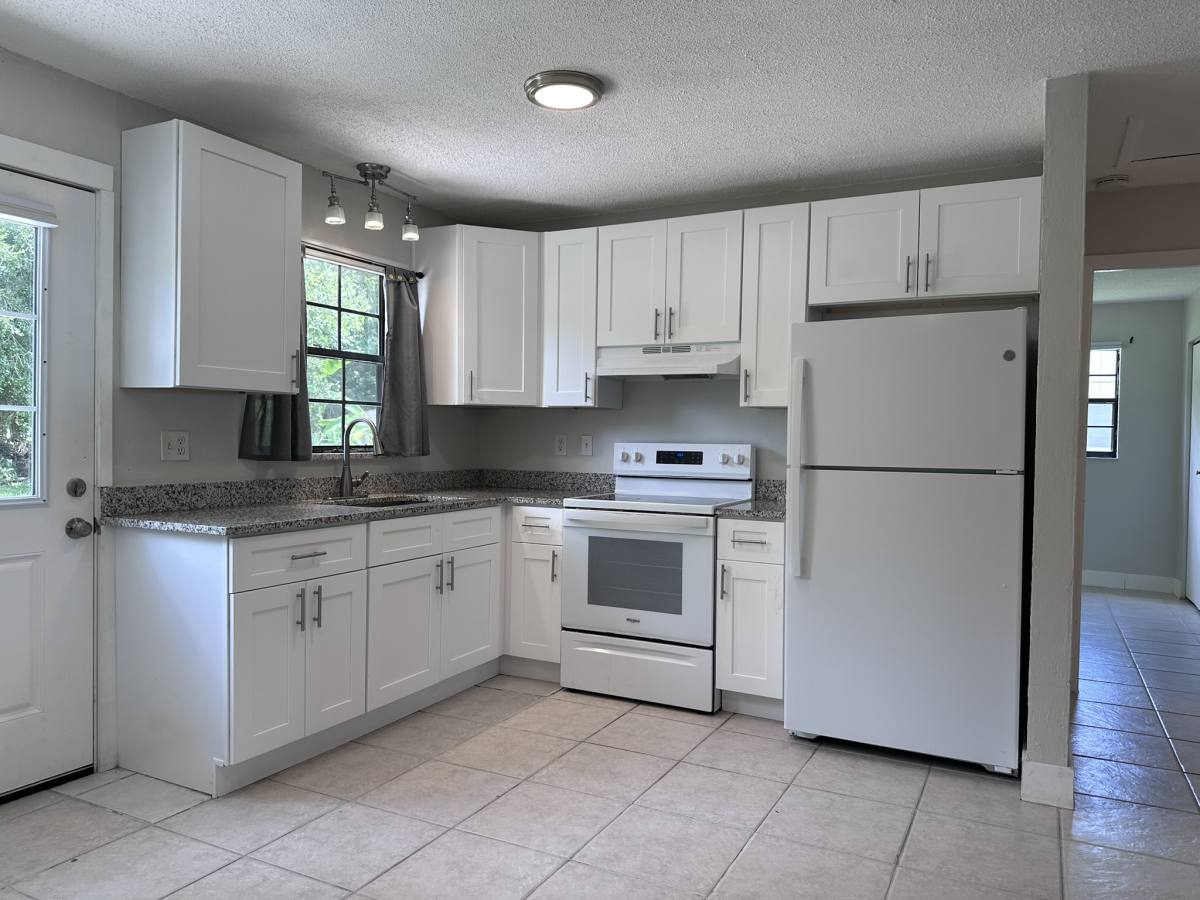 Townhouse for rent at 907 Royal Oak Court, Daytona Beach, FL 32117