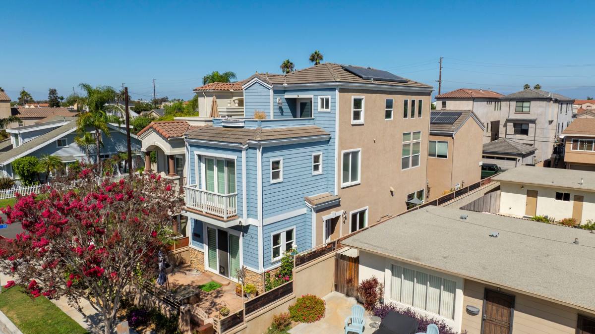 House for rent at 1020 California, Huntington Beach, CA 92648
