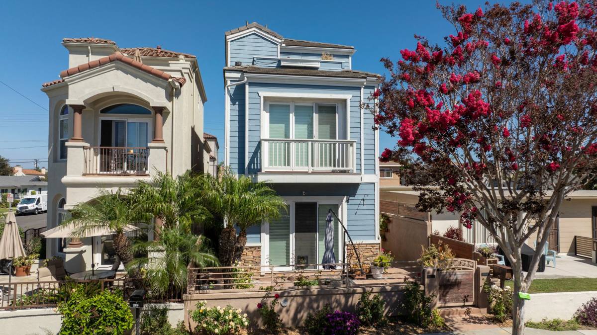 House for rent at 1020 California, Huntington Beach, CA 92648