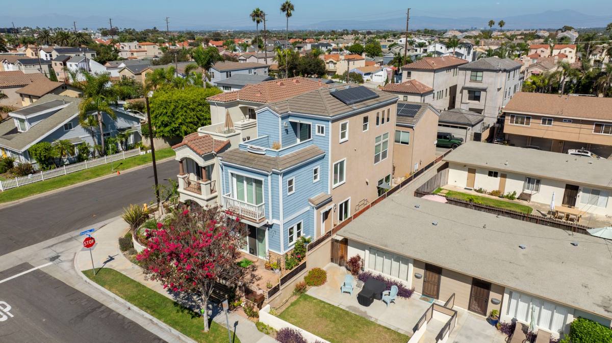 House for rent at 1020 California, Huntington Beach, CA 92648