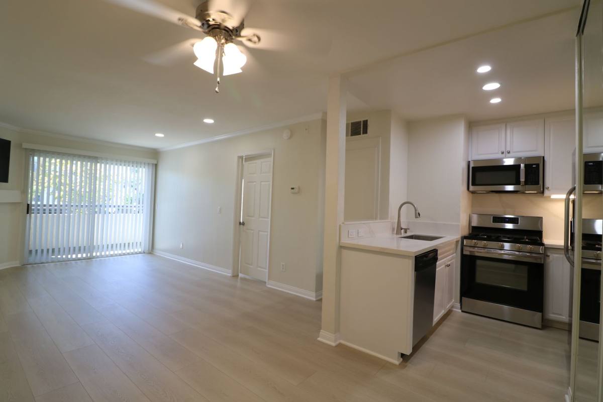 Apartment for rent at 5545 Canoga Ave #106, Woodland Hills, CA 91367
