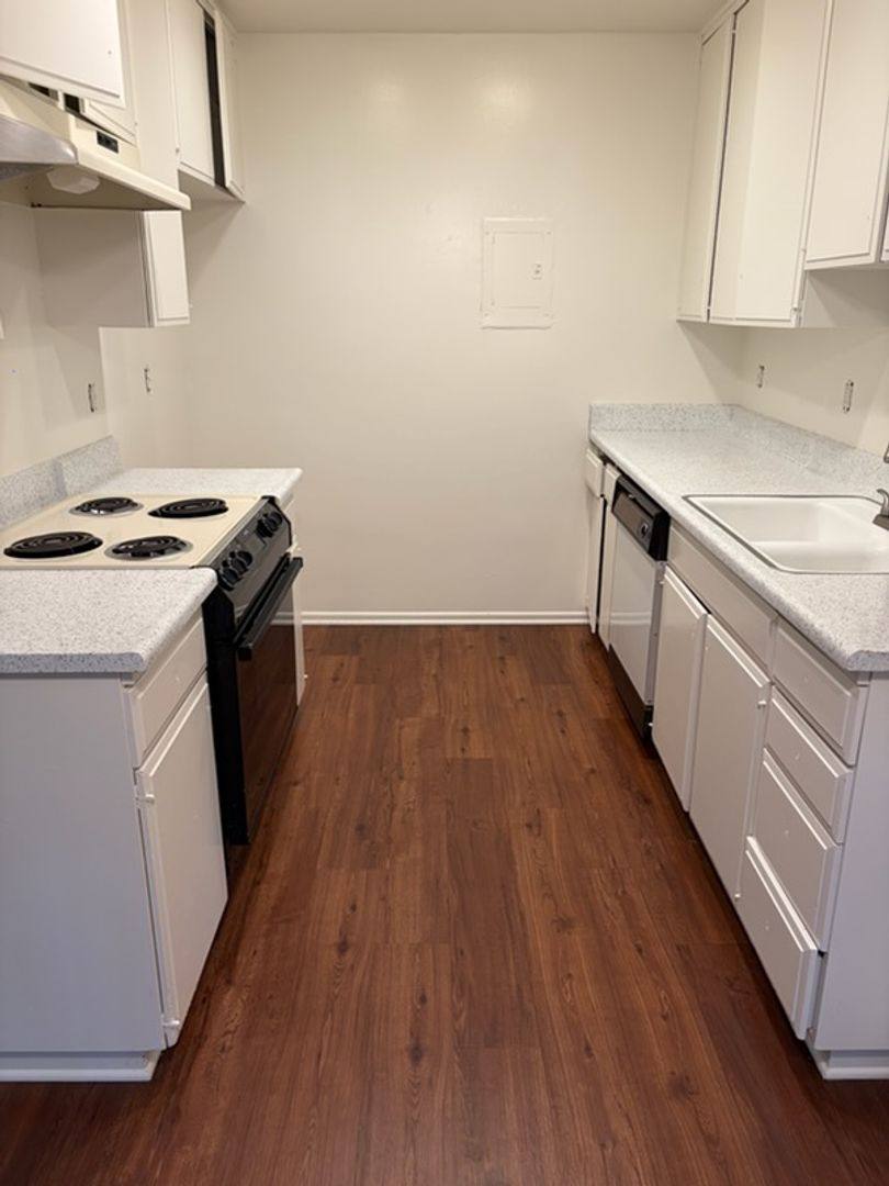 Apartment for rent at 540 S La Veta Park Circle, Orange, CA 92868