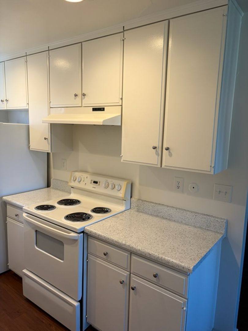 Apartment for rent at 540 S La Veta Park Circle, Orange, CA 92868