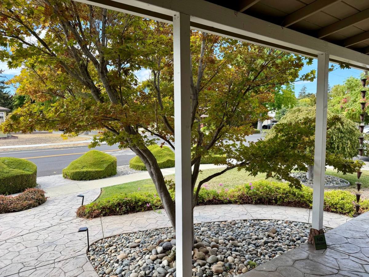 House for rent at 886 N Redwood Ave, San Jose, CA 95128