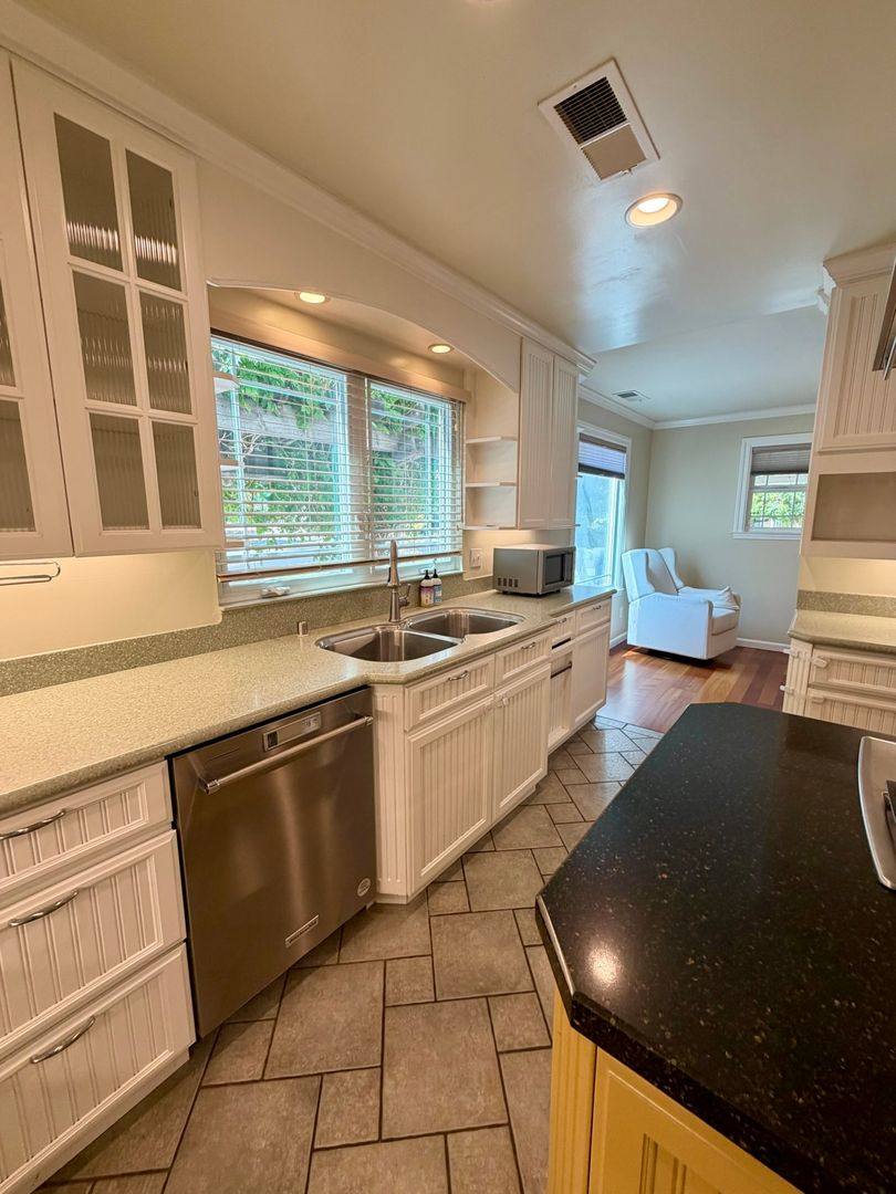House for rent at 886 N Redwood Ave, San Jose, CA 95128