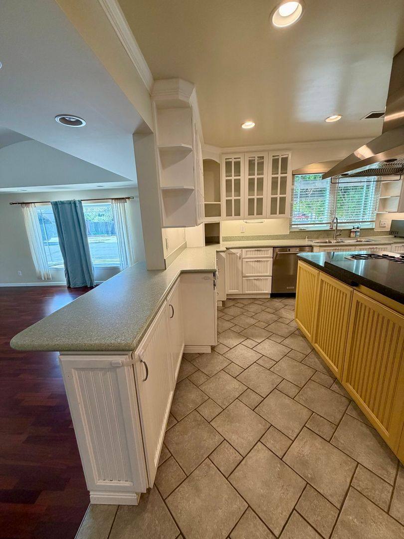 House for rent at 886 N Redwood Ave, San Jose, CA 95128