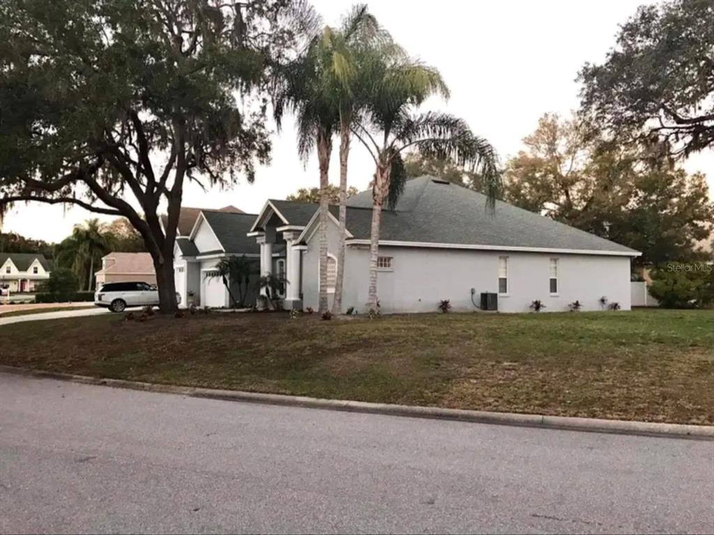 Apartment for rent at 1070 Lake Deeson Woods Lane, Lakeland, FL 33805