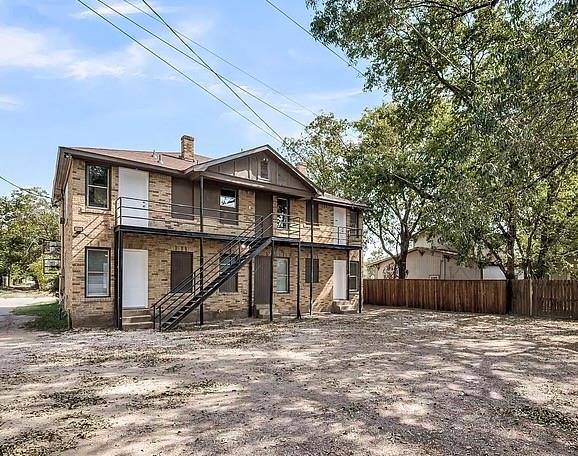 Apartment for rent at 305 NW 23rd St #201, Fort Worth, TX 76164