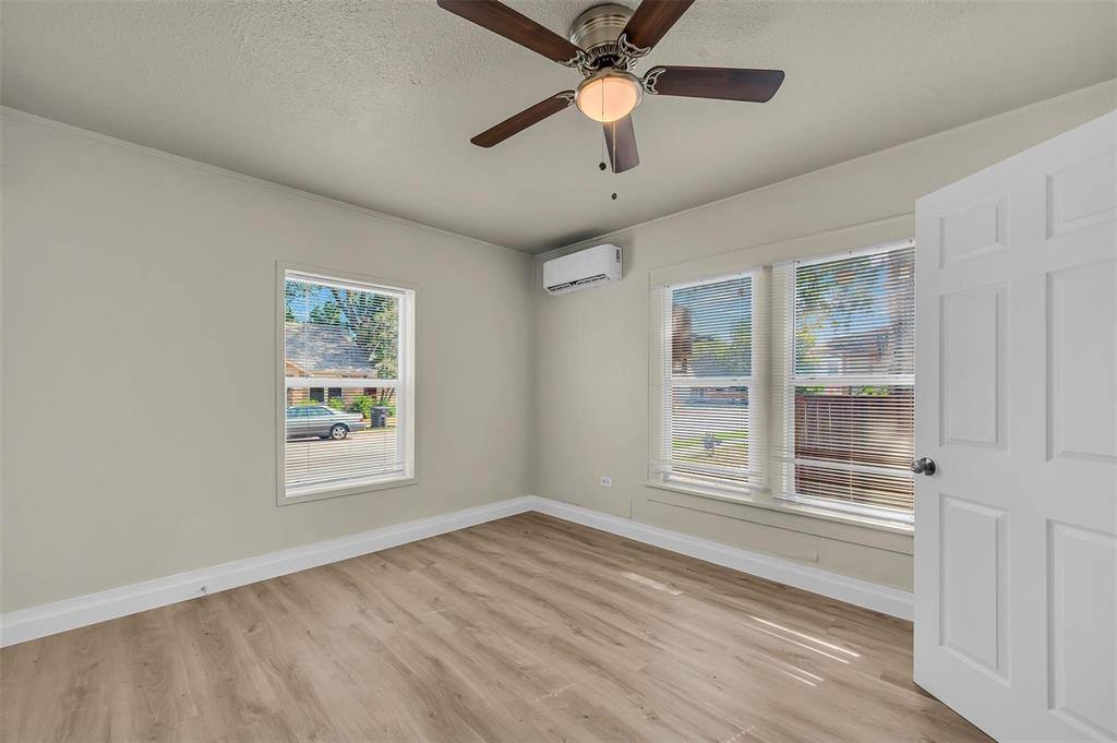 Apartment for rent at 305 NW 23rd St #201, Fort Worth, TX 76164