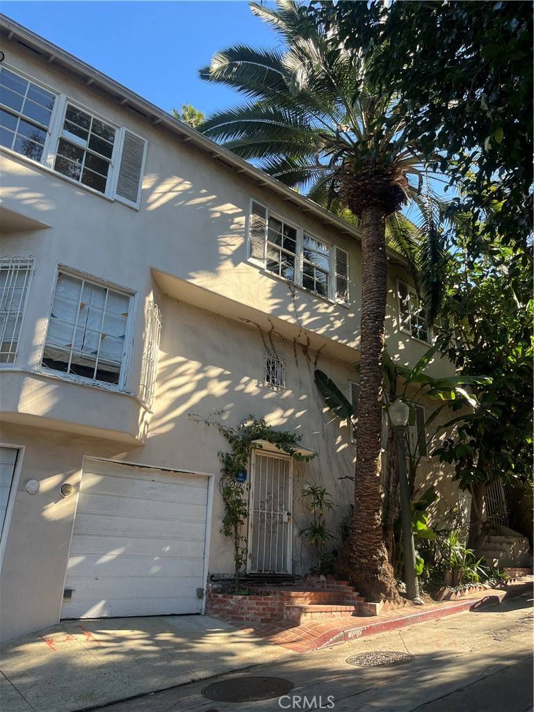 Apartment for rent at 2020 N Las Palmas Ave, Los Angeles, CA 90068