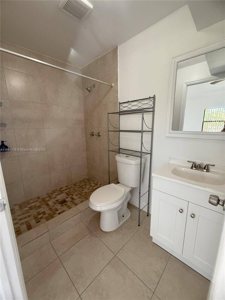 Apartment for rent at 11821 SW 185th Terrace, Miami, FL 33177