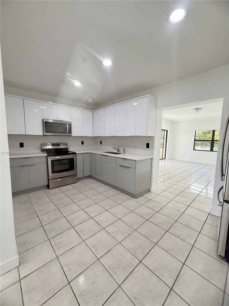 Apartment for rent at 11821 SW 185th Terrace, Miami, FL 33177