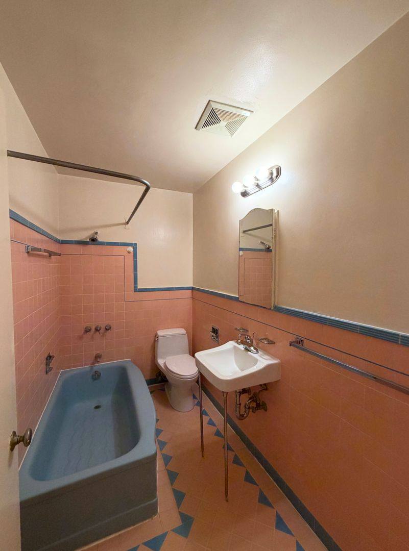 Apartment for rent at 3732-3744 Grand Ave, Oakland, CA 94610