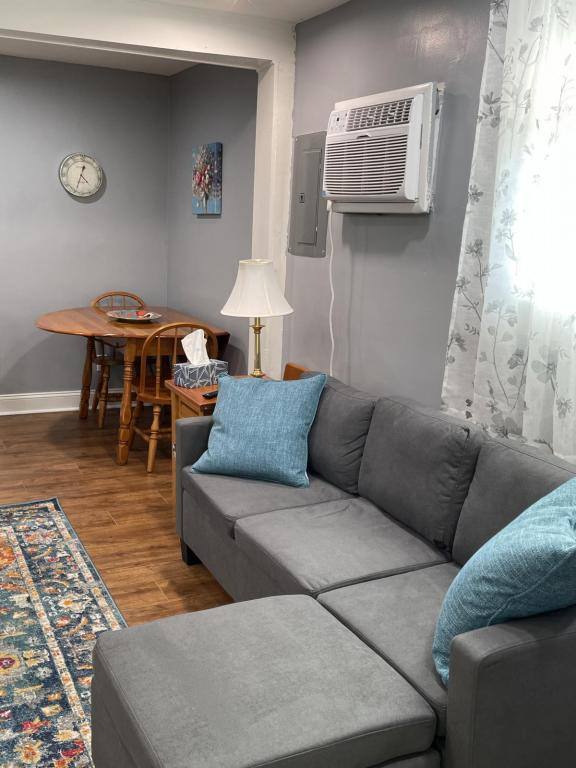 Apartment for rent at 607 1 2 E Sheldon, Columbus, OH 43207
