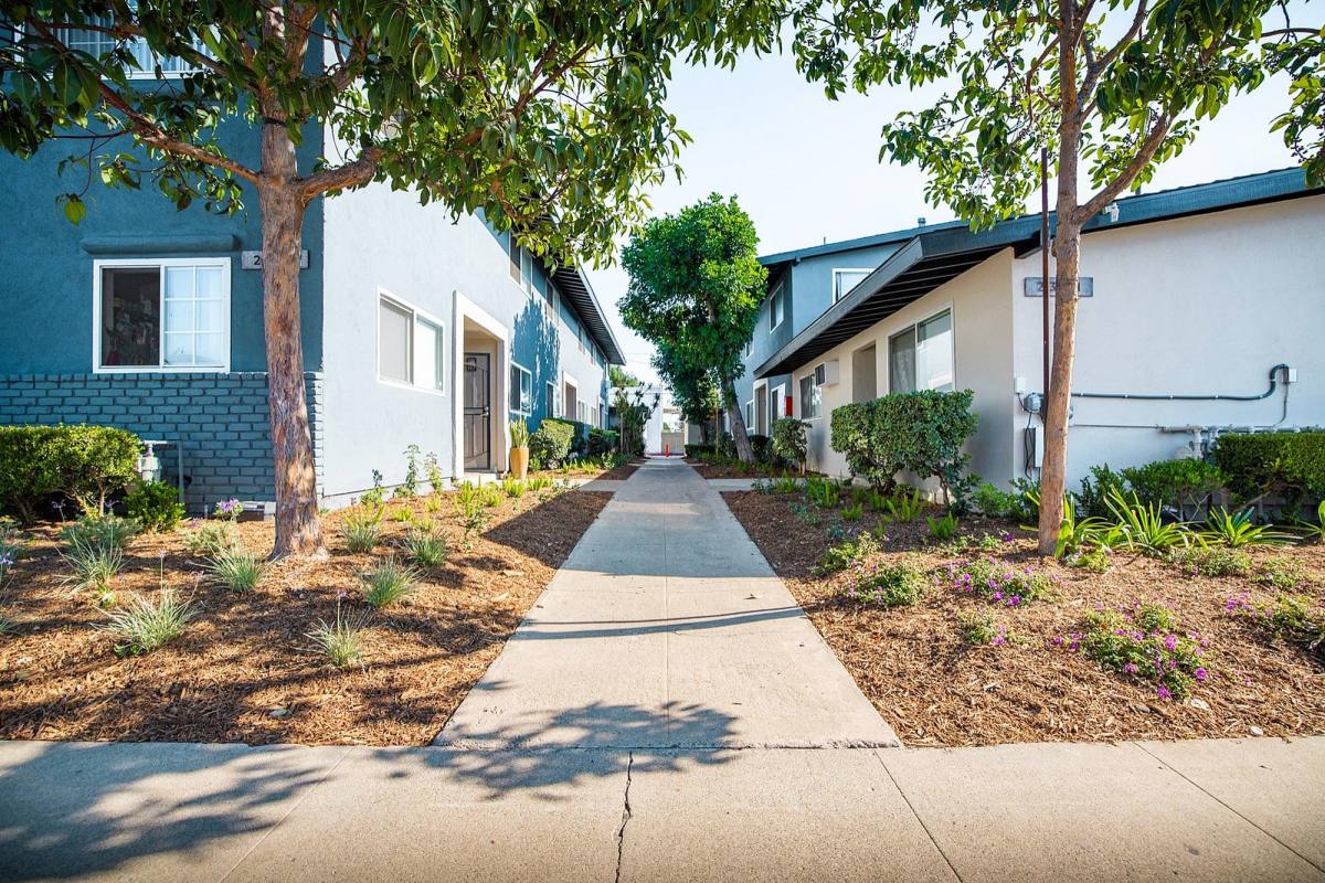 Townhouse for rent at Orange Grove, 1600 W Almond Ave, Orange, CA 92868